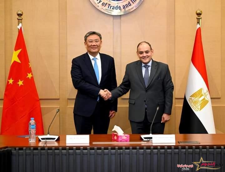 وزير التجارة والصناعة يستقبل نظيره الصيني بمقر الوزارة بالعاصمة الإدارية الجديدة