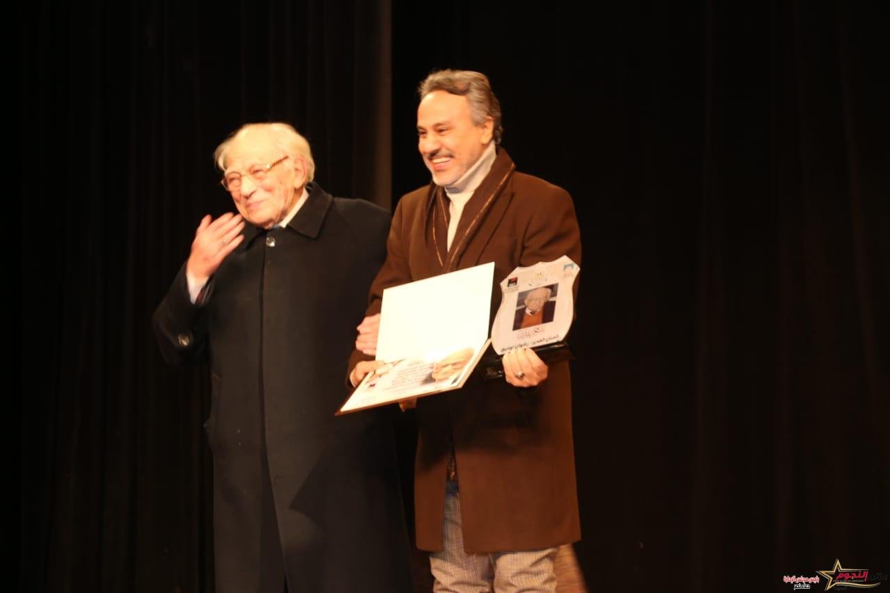 بالصور.. نجوم الفن يشاركون في تكريم الفنان القدير رشوان توفيق 