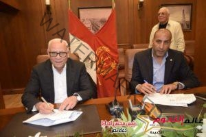 محافظ بورسعيد يوقع بروتوكول « حق انتفاع قرية الفيروز» مع أحد المستثمرين