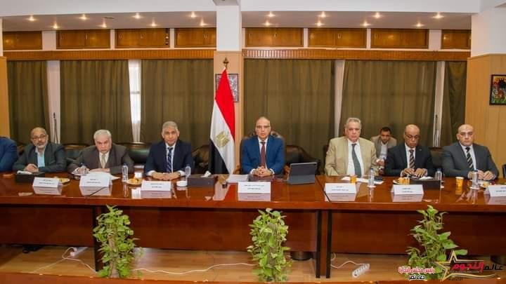 الدكتور سويلم واللواء العزازى يبحثان موقف مشروعات التعاون المشترك بين وزارة الموارد المائية والري والهيئة الهندسية للقوات المسلحة 