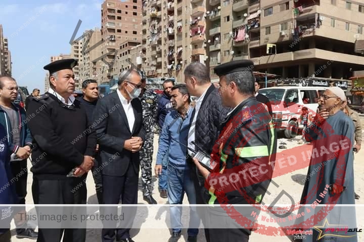 الهجان يتابع إزالة برج مخالف بشارع أحمد عرابي 