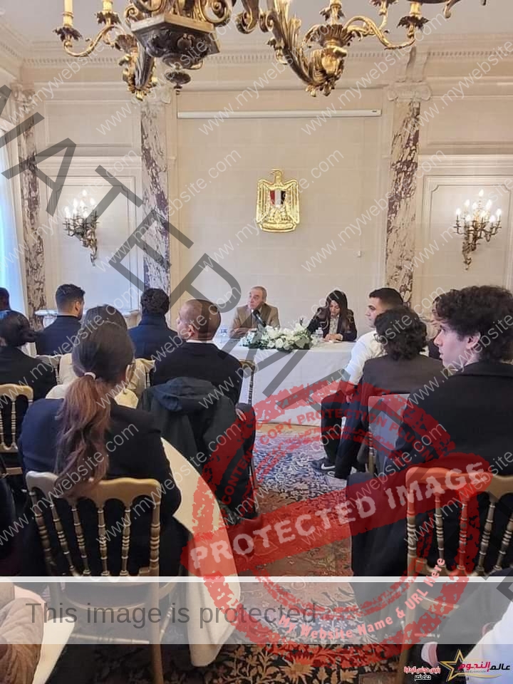 سفير مصر في باريس يلتقي بمجموعة من الدارسين المصريين في فرنسا