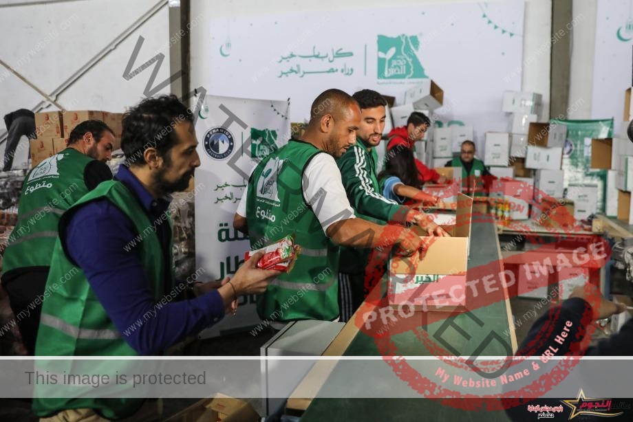 في شهر الخير.. بيراميدز يشارك مؤسسة "مصر الخير" لتعبئة كراتين حملة "إفطار صائم"