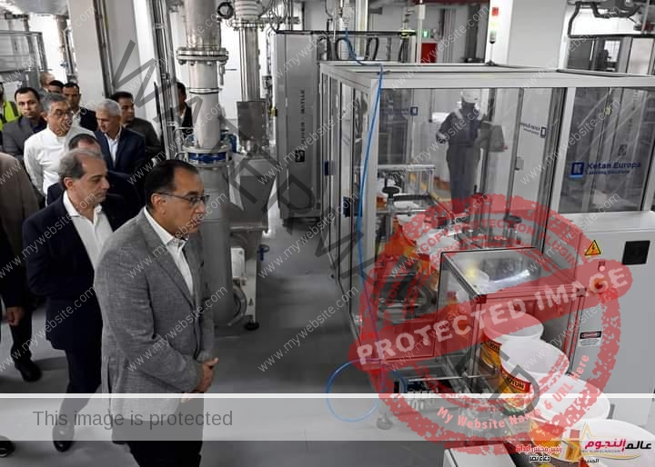 رئيس الوزراء يزور مصنع "يوتن" للدهانات والبويات الصناعية