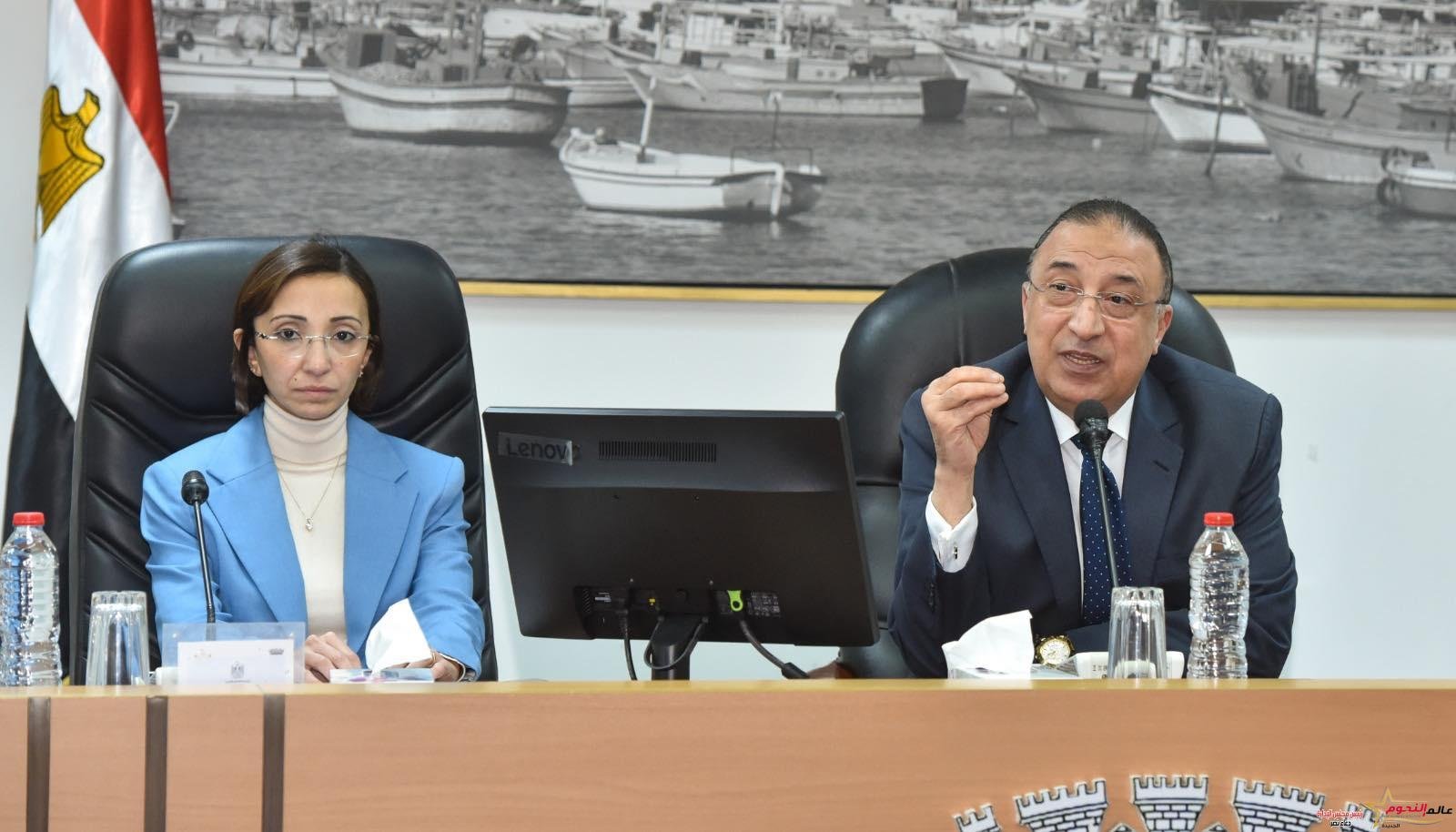 محافظ الإسكندرية يلتقي بائعي الكتب لإطلاعهم على طرق التعاقد على الباكيات المخصصة لهم بمشروع تطوير شارع النبي دانيال بنظام حق الانتفاع