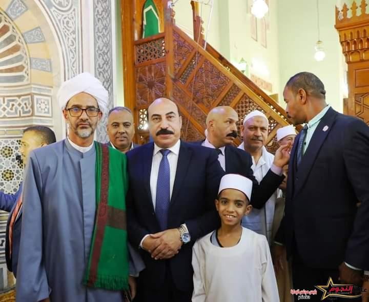 محافظ أسوان يؤدى صلاة عيد الفطر المبارك بمسجد بدر بالطابية