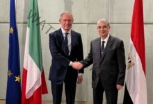 شاكر يجتمع مع وزير الشركات وصنع في إيطاليا لبحث سبل دعم وتعزيز التعاون الثنائي المستقبلي