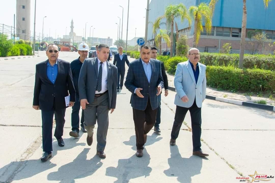 "وزير الدولة للإنتاج الحربي" يتفقد خطوط الإنتاج بشركة "أبو زعبل للصناعات الهندسية"