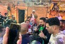 حمادة هلال يحتفل مع أهالي منطقته بالنجاح الكبير لـ«المداح 4»