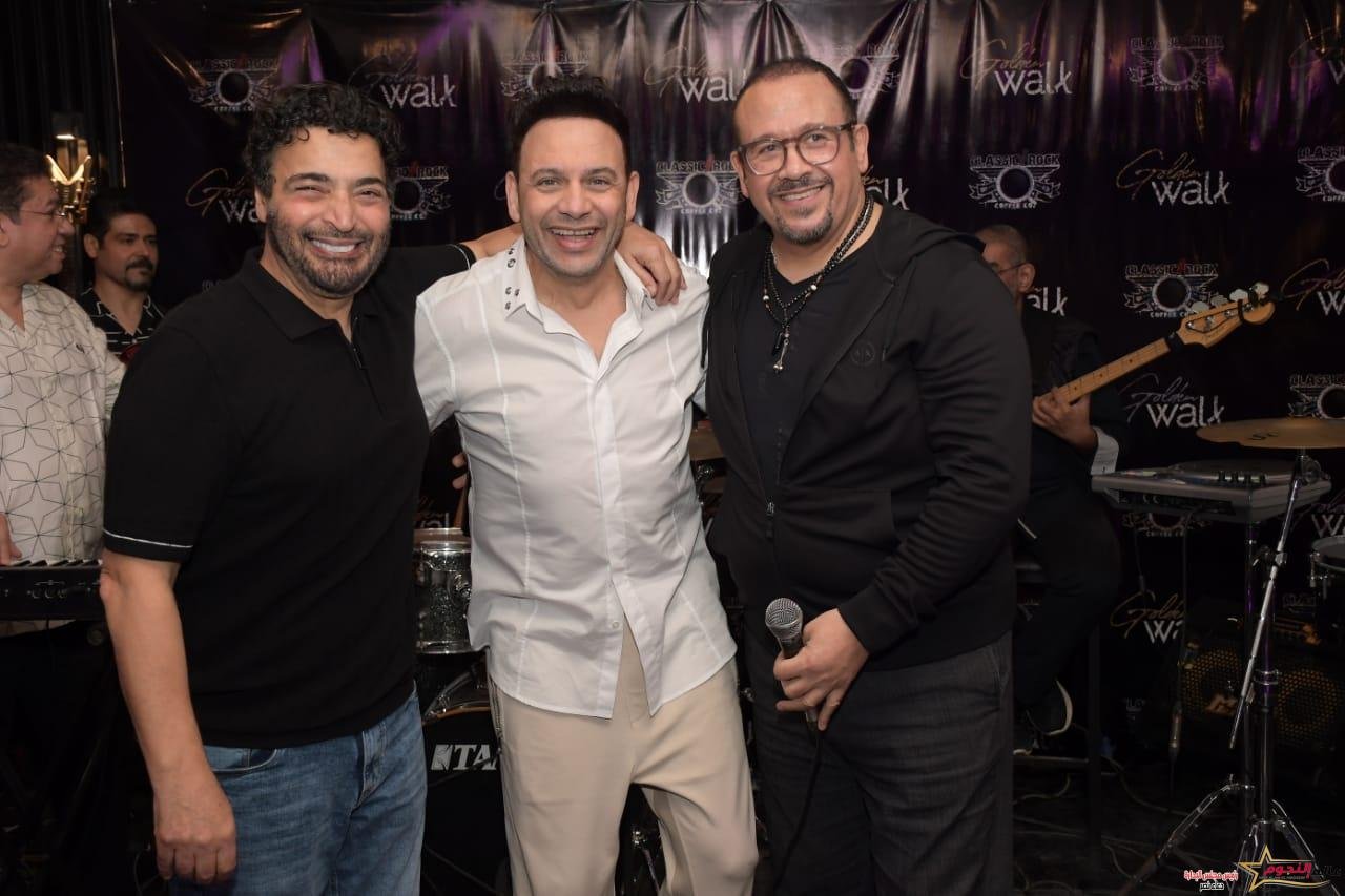 هشام عباس والكابو والحجار في حفل افتتاح مطعم مصطفى قمر