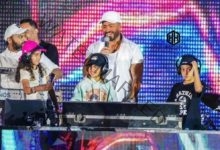 تامر حسني يفي بوعده للطفل آسر ويغني معه في مهرجان تامر حسني للمدارس  