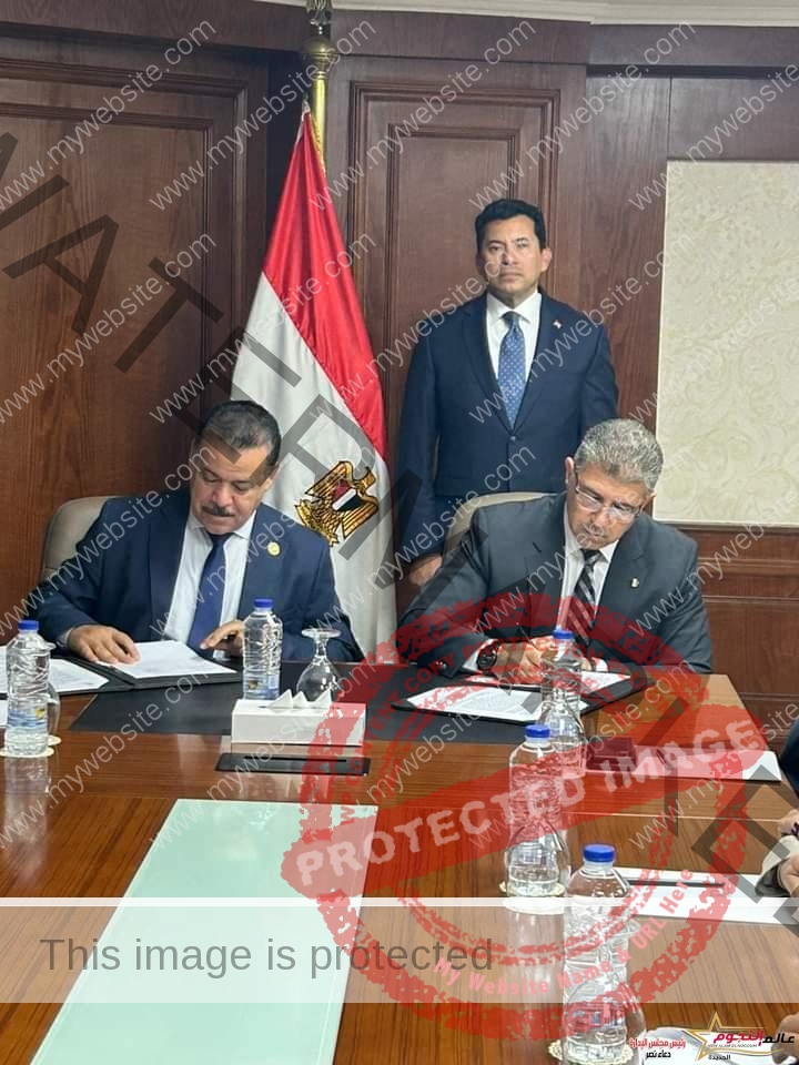 صبحي يشهد توقيع بروتوكول تعاون مع جامعة الوادي الجديد