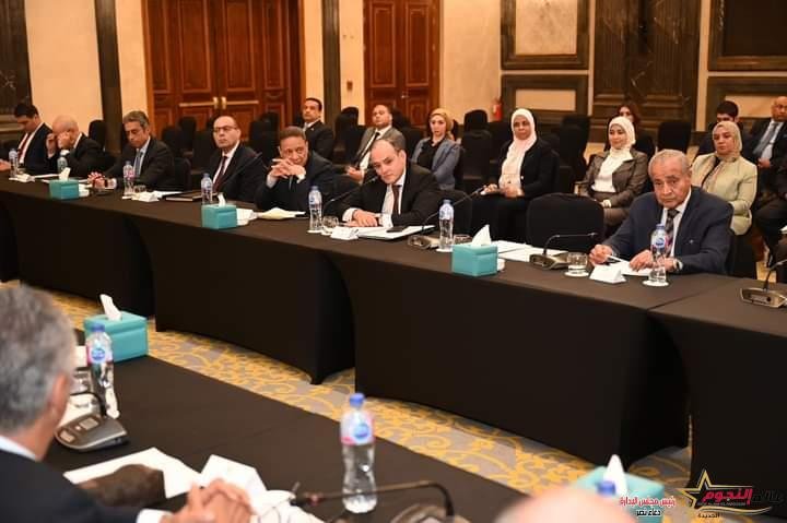 وزير التجارة والصناعة يستعرض العلاقات التجارية بين البلدين وأطر التعاون المشترك
