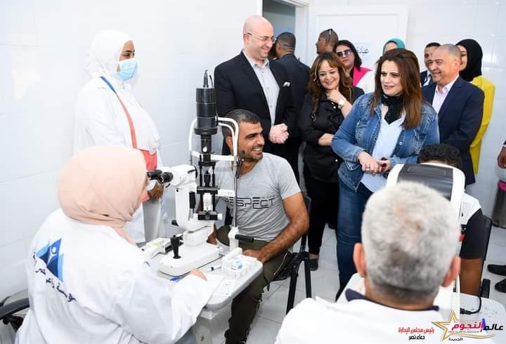 وزيرة الهجرة تتفقد قافلة مؤسسة "راعي مصر" الطبية في قرية علي حمودة