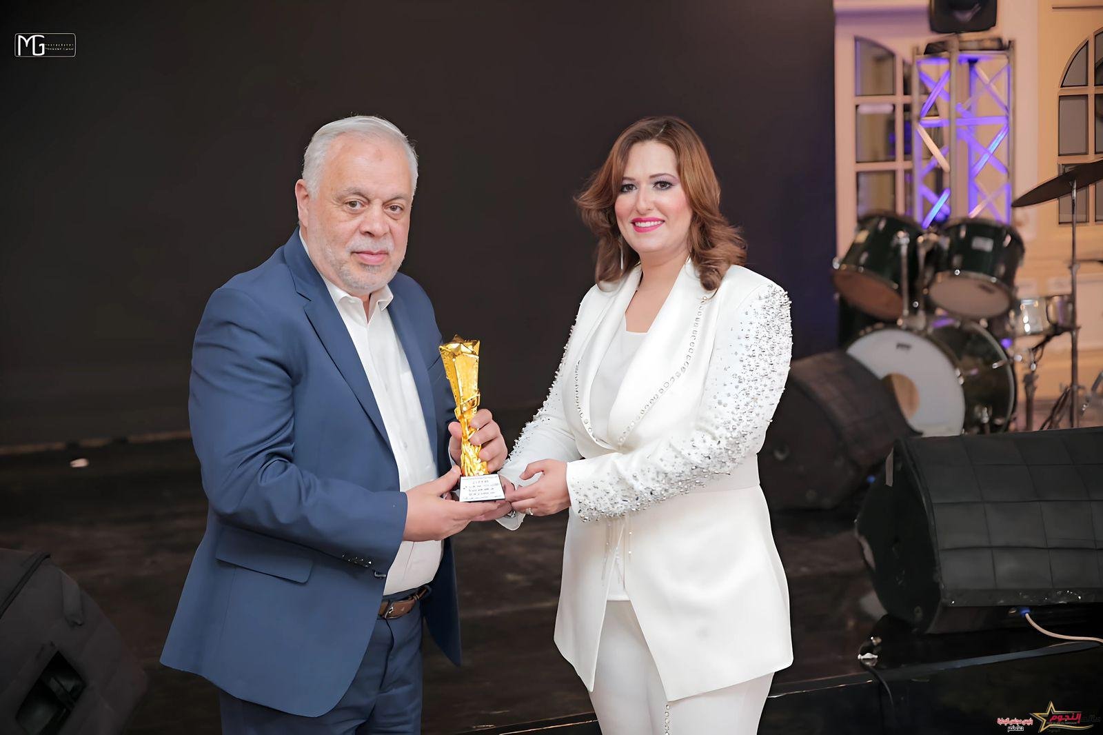 أشرف ذكي يتألق بحفل جريدة عالم النجوم ويحضر تدشين مبادرة «توظيفك علينا»