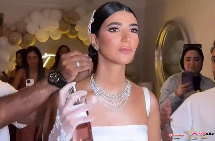 ريم سامي تتألق في يوم فرحها بفستان زفاف هادئ