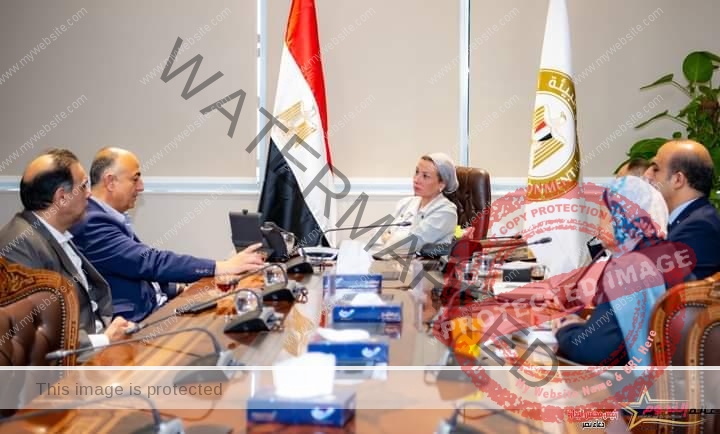 وزيرة البيئة تلتقى ممثلى شركة تيتان مصر للأسمنت لبحث الفرص الاستثمارية فى مجال تدوير المخلفات فى مصر