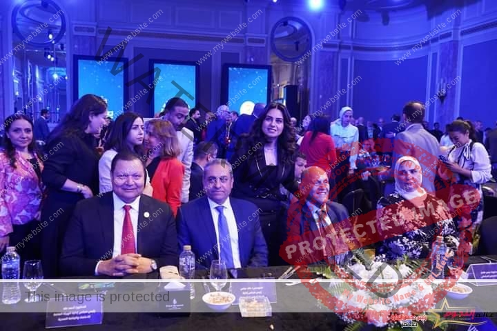 رئيس الهيئة العامة للاعتماد والرقابة الصحية يتسلم جائزة الإنجاز المؤسسي (Top Achievers) ضمن احتفالية "قمة مصر للأفضل "