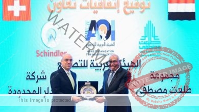 وزير الإسكان يتسلم درع الهيئة العربية للتصنيع لجهوده المبذولة في دعم وتشجيع الاعتماد على المنتجات المحلية