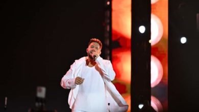 حضور كبير وأزياء بيضاء..لقطات من حفل محمد حماقي في بورسعيد