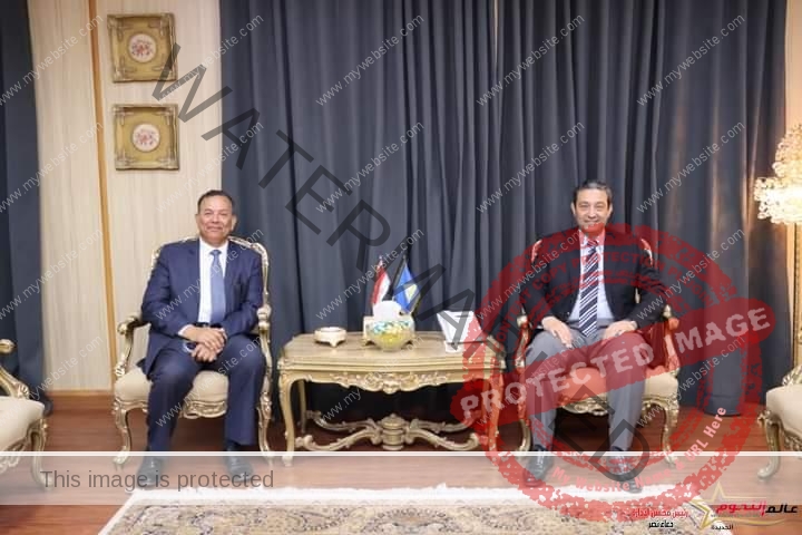 محافظ دمياط يتلقى التهنئة من رئيس جامعة المنصورة الجديدة بمناسبة توليه مهام منصبه