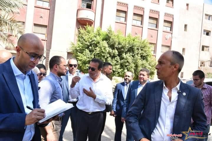 نائب رئيس الوزراء ووزير الصحة يجري جولة ميدانية مفاجئة بعدد من المستشفيات بمحافظة الجيزة