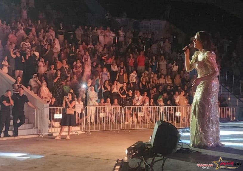 لطيفة تشدو بباقة من أجمل أغانيها القديمة والجديدة بمهرجان طبرقة الدولي 