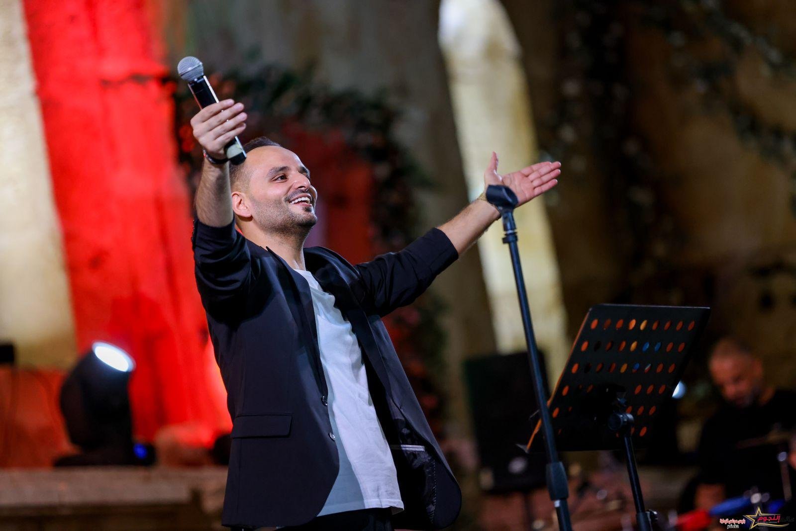 عيسى السقار يحول حفله في "جرش" إلى مهرجان تضامني