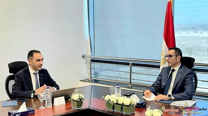 الخطيب يبحث مع مسؤولي شركة نيسان موتور - إيجيبت خطط الشركة الحالية والمستقبلية بالسوق المصري