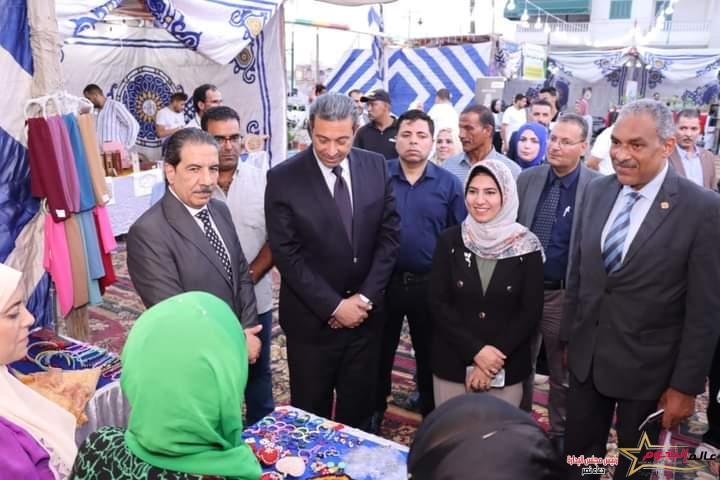 محافظ دمياط يفتتح معرض "احنا معاك" لصغار الصناع والمنتجين بالمحافظة