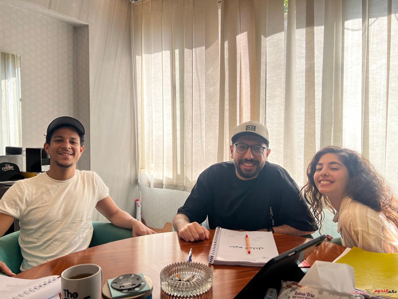 محمد جلال كاتب فيلم نجوم الساحل يطرح صور من كواليس العمل تجمعه وابطاله