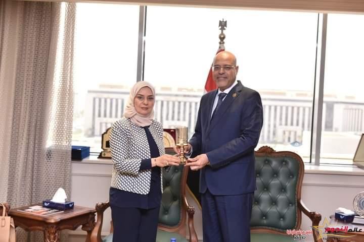وزير العمل يلتقي سفيرة مملكة البحرين في القاهرة