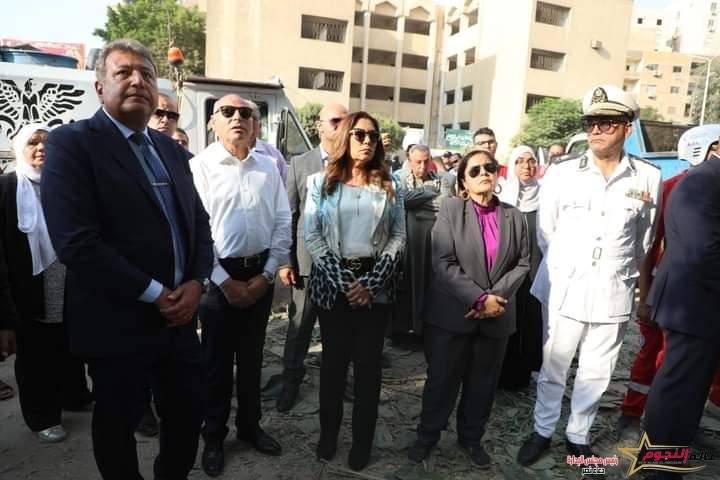 عوض تشرف مع محافظ القاهرة علي عمليات البحث عن ناجين من سكان العقار المنهار بحي شرق مدينة نصر