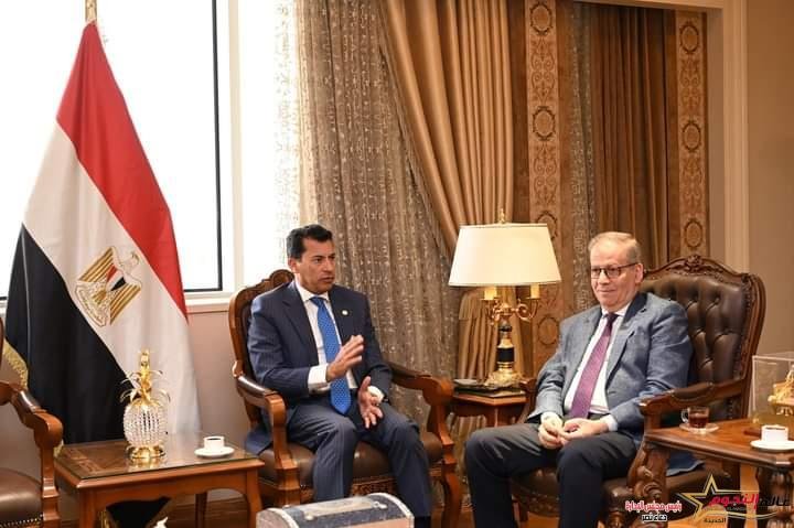 وزير الرياضة يتابع آخر تطورات للمعمل المصرى لمكافحة المنشطات ويجري اتصالا هاتفيا برئيس الوادا