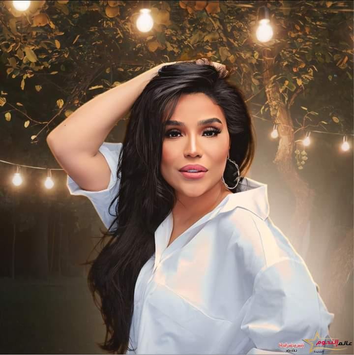 أمينة ترد على منتقدى تصرفها مع إحد العاملين في فرقتها.. (فيديو وصور) 1 أمينة ترد على منتقدى تصرفها مع إحد العاملين في فرقتها.. (فيديو وصور)