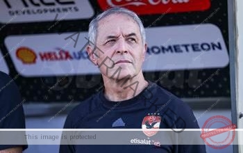 كولر يعاين أرضية ملعب المملكة أرينا استعدادا لمواجهة الزمالك بالسوبر الإفريقي