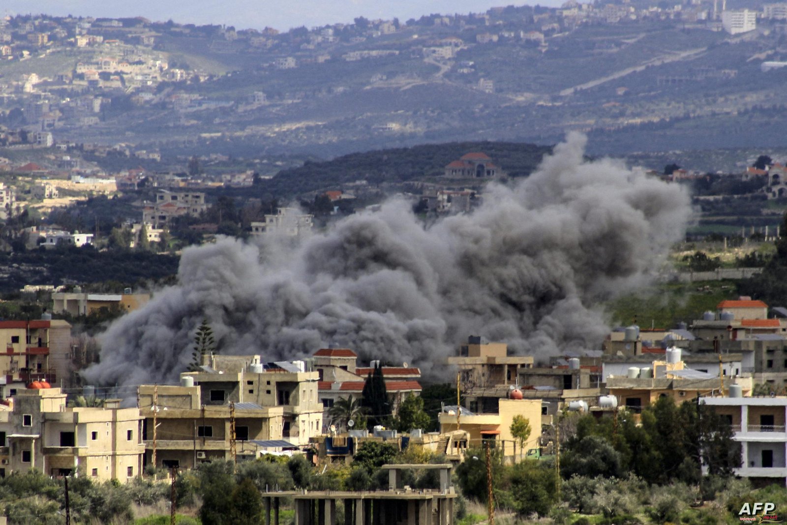 عاجل … مقتل عائلة بأكملها بضربة إسرائيلية استهدفت منزلا في جنوب لبنان