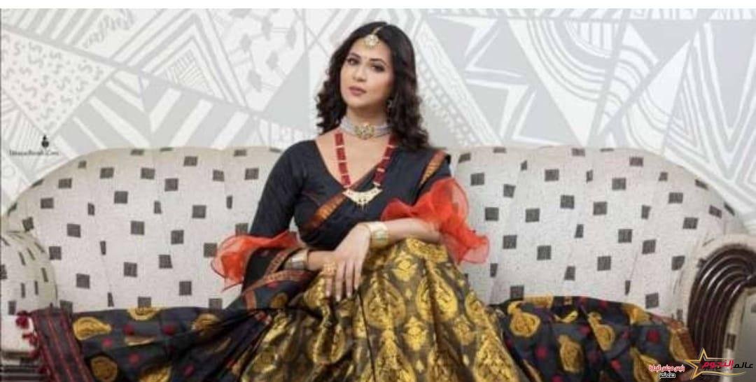 الهندية بارنيتا بورتهاكور تتحدث بالعربية وتعلق على وجه الشبه بينها وبين وفاء عامر 