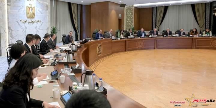 رئيس الوزراء يلتقي رئيس الهيئة الوطنية الصينية للتنظيم المالي والوفد المرافق له