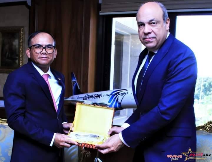 الحفني يلتقي بسفير كمبوديا بالقاهرة لدراسة إمكانية توقيع اتفاقية نقل جوي بين البلدين لتفعيل أوجه التعاون الثنائي 1 الحفني يلتقي بسفير كمبوديا بالقاهرة لدراسة إمكانية توقيع اتفاقية نقل جوي بين البلدين لتفعيل أوجه التعاون الثنائي