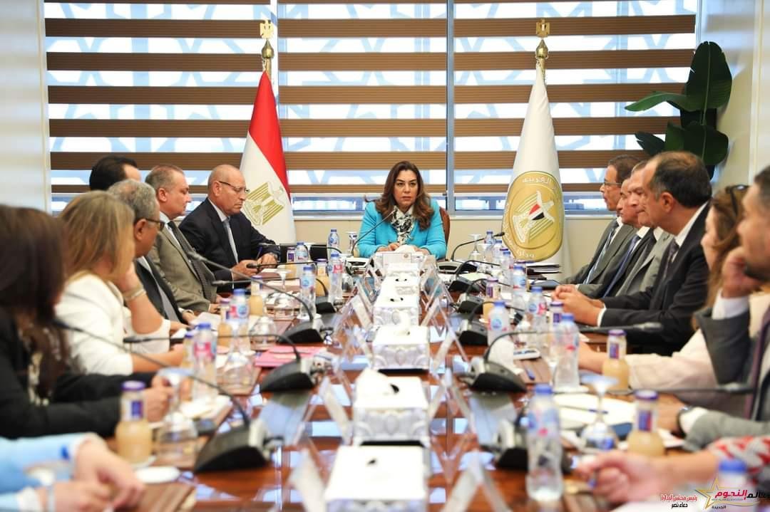 د. منال عوض تتابع مع محافظ القاهرة ورئيس صندوق التنمية الحضرية التحضيرات الجارية للمنتدي الحضري العالمي