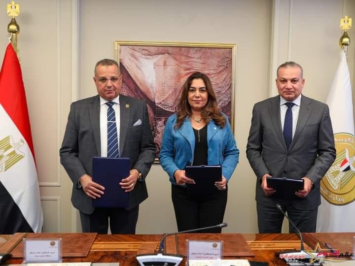 وزيرة التنمية المحلية ومحافظ جنوب سيناء ورئيس صندوق التنمية الحضرية يوقعون بروتوكول تعاون 1 وزيرة التنمية المحلية ومحافظ جنوب سيناء ورئيس صندوق التنمية الحضرية يوقعون بروتوكول تعاون