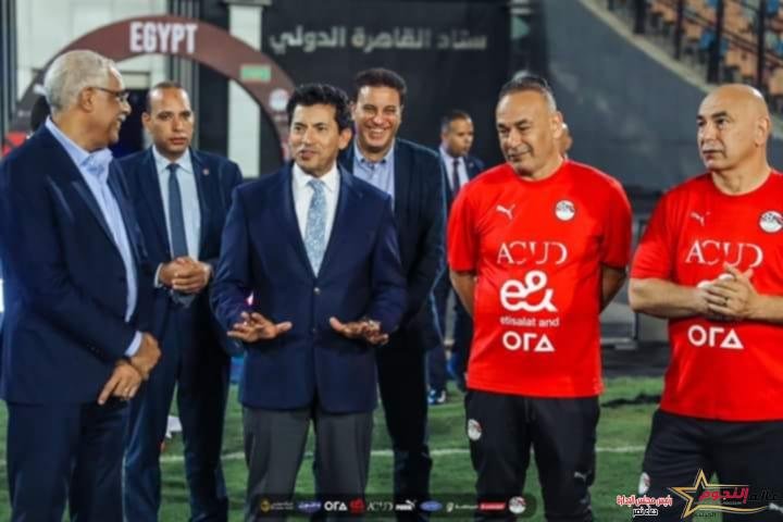 وزير الرياضة .. يؤازر ويدعم منتخب مصر خلال تدريباته استعدادا لمواجهة موريتانيا الجمعة