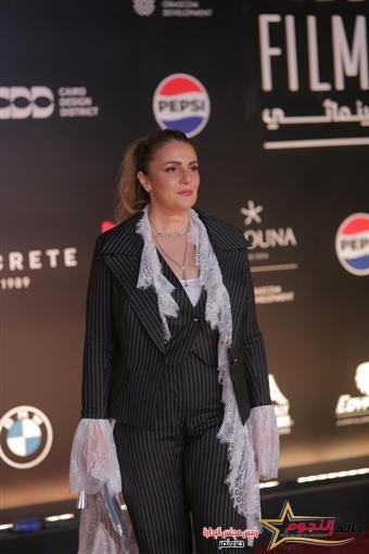 فستاني بقى تريند عالمي ومش فاهمة اللي حصل... تصريحات رانيا محمود ياسين