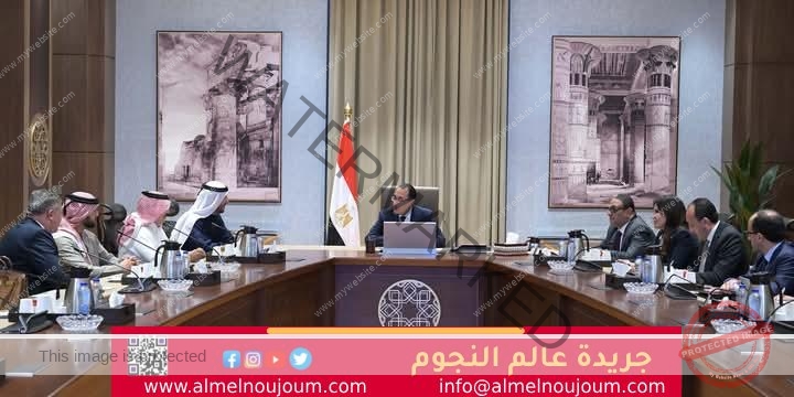 رئيس الوزراء يلتقي رئيس الديوان الأميري لإمارة عجمان بدولة الإمارات العربية المتحدة