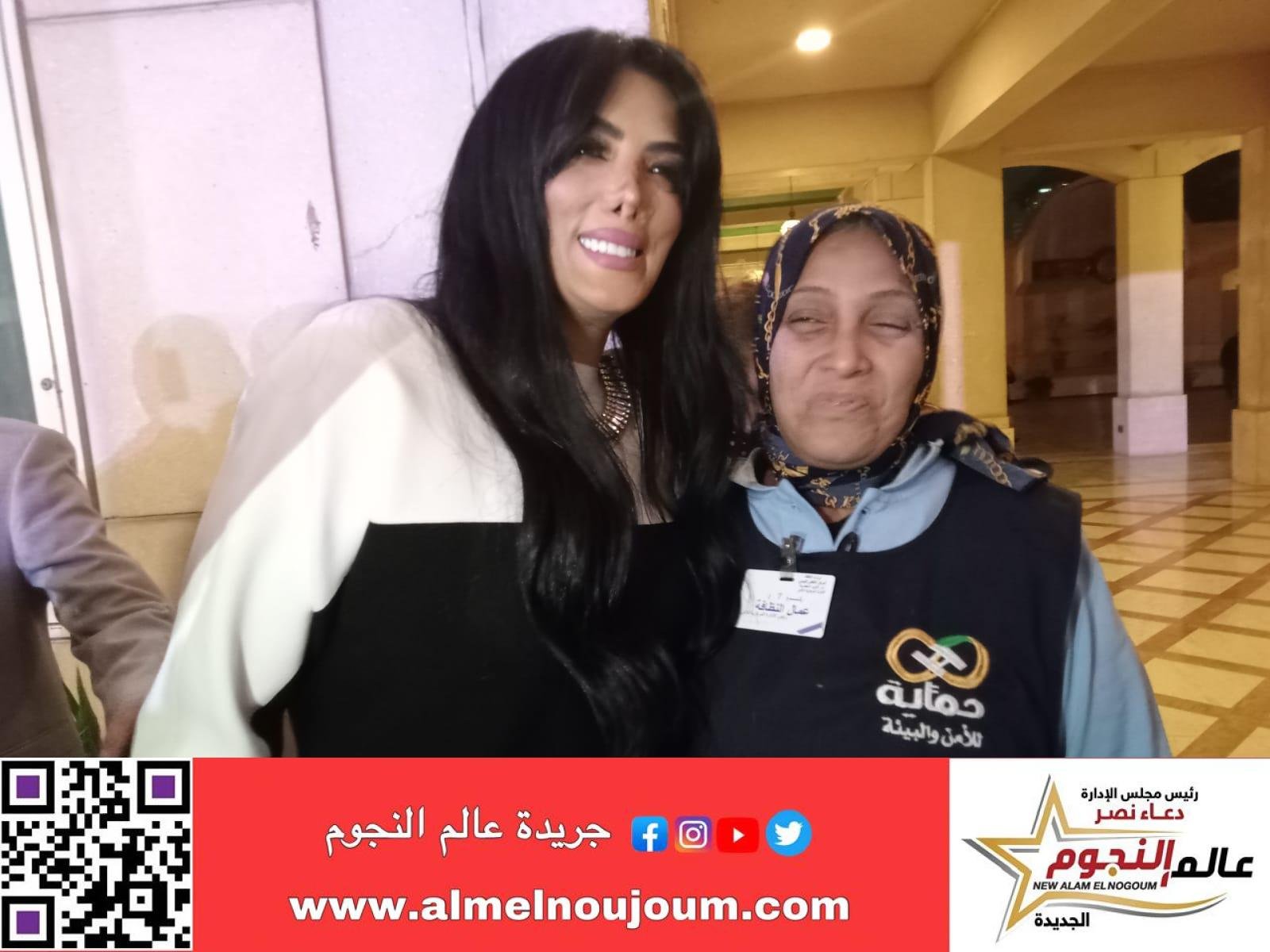 حورية فرغلي في لقطات إنسانية بمهرجان القاهرة السينمائي