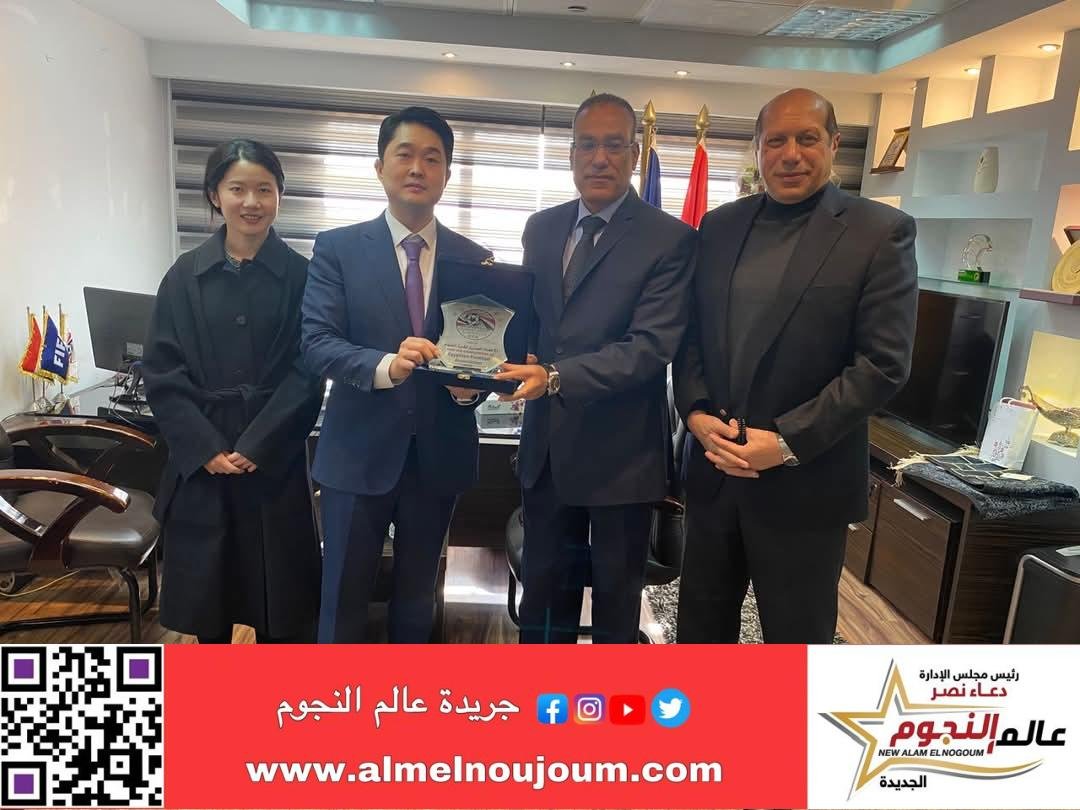 مصطفي عزام يستقبل وفد السفارة الكورية الجنوبية لبحث المزيد من التعاون في كرة القدم 2025