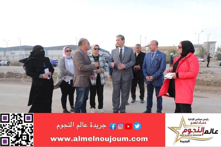 محافظ دمياط يتابع ميدانيًا أعمال رصف طريق رأس البر الغربي