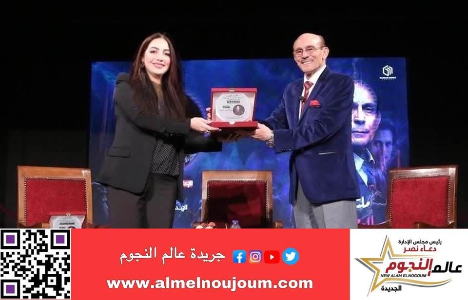 تكريم الكاتبة «دينا شرف الدين» في ملتقى نجوم العصر الذهبي للدراما 1 تكريم الكاتبة «دينا شرف الدين» في ملتقى نجوم العصر الذهبي للدراما