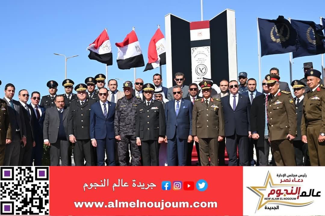 محافظ جنوب سيناء يضع إكليلا من الزهور على نصب شهداء الشرطة بمعسكر قوات الأمن بطور سيناء